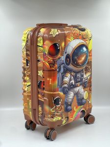 چمدان کودک آدم فضایی