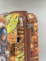 چمدان کودک آدم فضایی